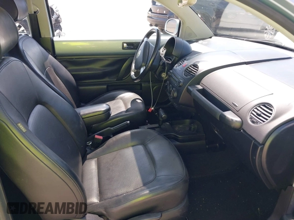 2010 Volkswagen Beetle with VIN 3VWRG3AG8AM013672, listed as a IAAI auction lot 42560543 with 73,258 mi miles and . Bid and sale history available at DreamBid. Image 5.