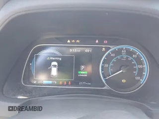 2025 Nissan LEAF S z VIN 1N4AZ1BV5SC550617, wystawiony jako IAAI lot #42295619 z przebiegiem 2 177 mil mil oraz . Historia ofert i sprzedaży dostępna na DreamBid. Obrazek 7.