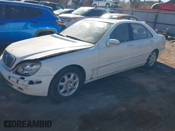 2002 Mercedes-Benz S-Class 4.3L with VIN WDBNG70J52A275068, listed as a IAAI auction lot 41570286 with 123,211 mi miles. Bid and sale history available at carsss.com. Image 2.