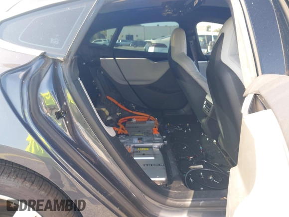2015 Tesla Model S 85D with VIN 5YJSA1H46FF082264, listed as a IAAI auction lot 42068959 with 98,693 mi miles. Bid and sale history available at carsss.com. Image 8.