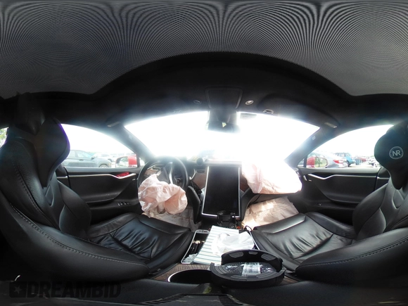 2016 Tesla Model S 90D z VIN 5YJSA1E4XGF171244, wystawiony jako IAAI lot #42584589 z przebiegiem 85 412 mil mil oraz . Historia ofert i sprzedaży dostępna na DreamBid. Obrazek 18.