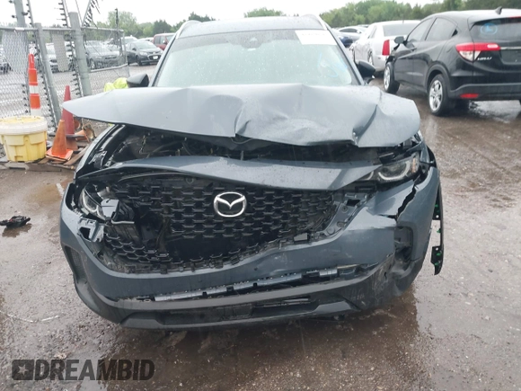 2023 Mazda CX-50 S Premium Plus z VIN 7MMVABEMXPN104518, wystawiony jako IAAI lot #42184893 z przebiegiem 61 991 mil mil oraz . Historia ofert i sprzedaży dostępna na DreamBid. Obrazek 6.