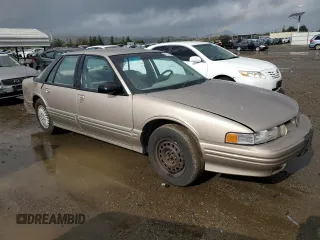 1996 Oldsmobile Cutlass Supreme S z VIN 1G3WH52M1TF334801, wystawiony jako Copart lot #44814585 z przebiegiem 106 295 mil mil oraz Szkody całkowita. Historia ofert i sprzedaży dostępna na DreamBid. Obrazek 4.