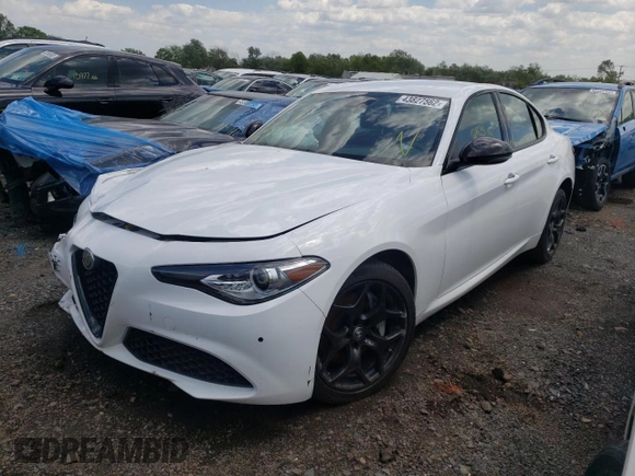 2021 Alfa Romeo Giulia with VIN ZARFANAN4M7644473, listed as a Copart auction lot 43827562 with 21,631 mi miles. Bid and sale history available at carsss.com. Image 2.