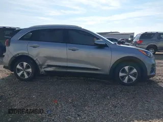 2022 Kia Niro LXS with VIN KNDCB3LC5N5512717, listed as a IAAI auction lot 41453629 with 94,756 mi miles. Bid and sale history available at carsss.com. Image 13.