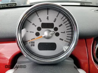2005 MINI Hardtop S z VIN WMWRE33505TL15594, wystawiony jako Copart lot #55207915 z przebiegiem Nie podano mil oraz Szkoda całkowita • Salvage title. Historia ofert i sprzedaży dostępna na DreamBid. Obrazek 9.