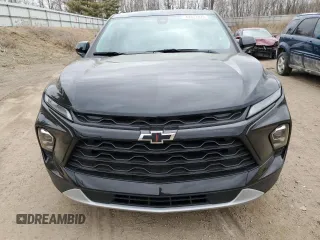 2023 Chevrolet Blazer LT z VIN 3GNKBCR48PS103722, wystawiony jako Copart lot #49377625 z przebiegiem 26 157 mil mil oraz Czysty tytuł • Clean title. Historia ofert i sprzedaży dostępna na DreamBid. Obrazek 5.