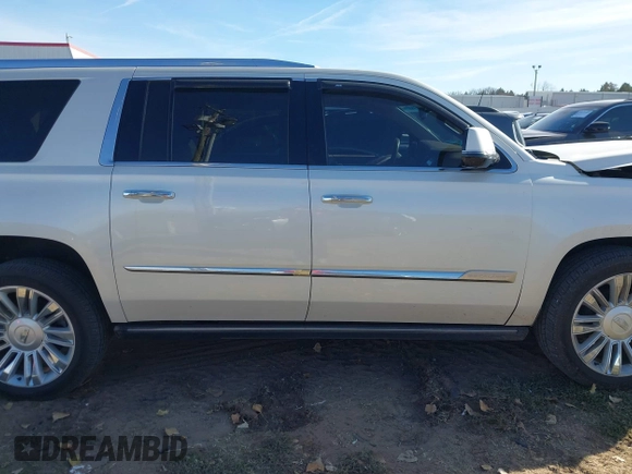 2015 Cadillac Escalade ESV Platinum z VIN 1GYS4UKJ3FR564718, wystawiony jako IAAI lot #41085166 z przebiegiem Nie podano mil oraz . Historia ofert i sprzedaży dostępna na DreamBid. Obrazek 13.