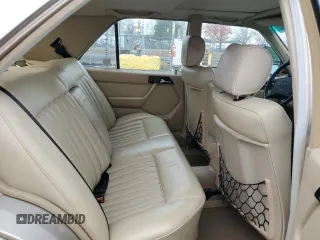 1987 Mercedes-Benz 300 E with VIN WDBEA30D0HA528424, listed as a Copart auction lot 84249444 with 132,054 mi miles and Clean Title. Bid and sale history available at carsss.com. Image 10.