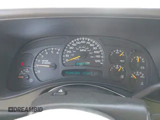 2003 Chevrolet Silverado 1500HD LS z VIN 1GCGK13U43F150515, wystawiony jako IAAI lot #42135449 z przebiegiem 171 015 mil mil oraz . Historia ofert i sprzedaży dostępna na DreamBid. Obrazek 7.