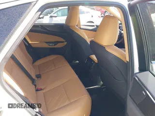 2024 Lexus NX 350 Luxury z VIN JTJHGCEZ9R2011147, wystawiony jako IAAI lot #42075605 z przebiegiem 30 153 mil mil oraz . Historia ofert i sprzedaży dostępna na DreamBid. Obrazek 8.
