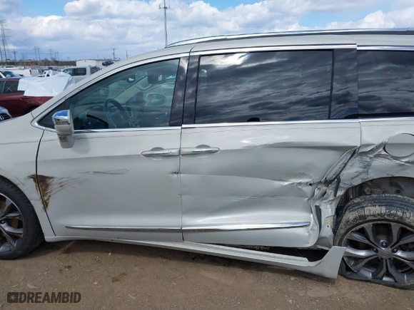 2017 Chrysler Pacifica Limited with VIN 2C4RC1GG6HR768882, listed as a IAAI auction lot 41889479 with 126,874 mi miles. Bid and sale history available at carsss.com. Image 14.