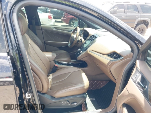 2018 Lincoln MKC Reserve with VIN 5LMTJ3DH7JUL07101, listed as a IAAI auction lot 42525914 with 48,615 mi miles and . Bid and sale history available at DreamBid. Image 5.