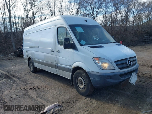 2011 Mercedes-Benz Sprinter Cargo with VIN WD3PE8CB7B5577541, listed as a IAAI auction lot 41883588 with 305,270 mi miles. Bid and sale history available at carsss.com. Image 1.