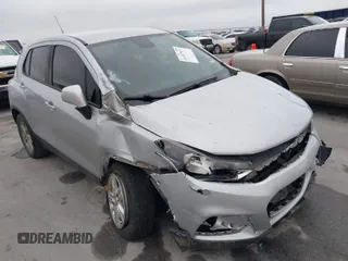 2020 Chevrolet Trax LS with VIN 3GNCJKSB2LL205578, listed as a IAAI auction lot 41487913 with 122,343 mi miles. Bid and sale history available at carsss.com. Image 1.