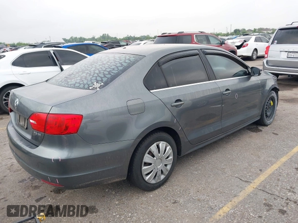 2013 Volkswagen Jetta SE with VIN 3VWDP7AJ2DM418282, listed as a IAAI auction lot 42100785 with 131,383 mi miles and . Bid and sale history available at DreamBid. Image 4.