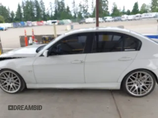 2007 BMW 3 Series 328i с VIN WBAVC53527FZ76805, выставлен на аукционе IAAI как лот 42543532 с пробегом 160 803 миль миль и . История ставок и продаж доступна на DreamBid. Изображение 14.