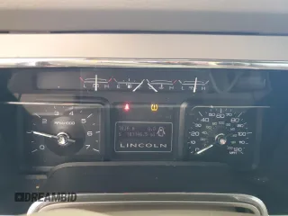 2010 Lincoln Navigator с VIN 5LMJJ3J58AEJ10157, выставлен на аукционе Copart как лот 54834525 с пробегом 181 146 миль миль и Списание • Salvage title. История ставок и продаж доступна на DreamBid. Изображение 9.