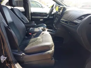 2016 Dodge Grand Caravan SXT with VIN 2C4RDGCG2GR118242, listed as a IAAI auction lot 41981178 with 150,586 mi miles and . Bid and sale history available at DreamBid. Image 5.