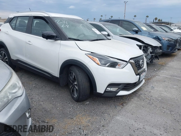 2020 Nissan Kicks SR z VIN 3N1CP5DV2LL543887, wystawiony jako IAAI lot #42153454 z przebiegiem 25 573 mil mil oraz . Historia ofert i sprzedaży dostępna na DreamBid. Obrazek 1.