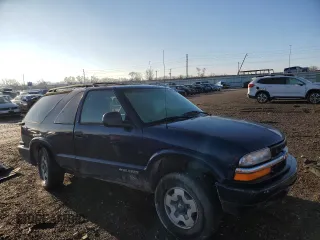 1998 Chevrolet Blazer LS with VIN 1GNCT18W5WK259946, listed as a Copart auction lot 84626144 with 192,036 mi miles and Salvage title. Bid and sale history available at DreamBid. Image 4.