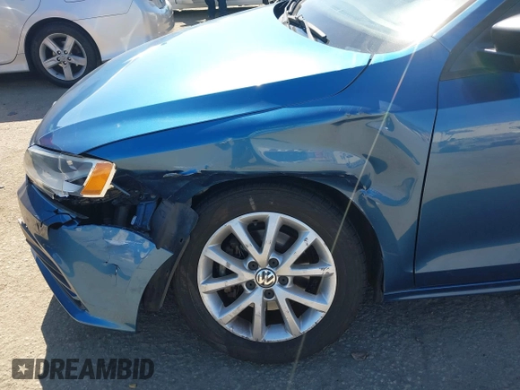 2015 Volkswagen Jetta SE with VIN 3VWD17AJXFM261556, listed as a IAAI auction lot 42227068 with 135,370 mi miles and . Bid and sale history available at DreamBid. Image 6.