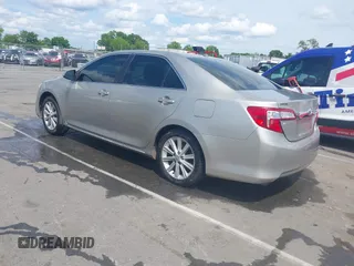 2014 Toyota Camry SE z VIN 4T1BK1FK6EU551126, wystawiony jako IAAI lot #42192663 z przebiegiem 178 875 mil mil oraz . Historia ofert i sprzedaży dostępna na DreamBid. Obrazek 3.