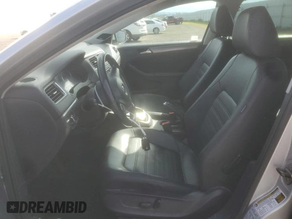 2014 Volkswagen Jetta SEL с VIN 3VWL17AJ4EM426947, выставлен на аукционе Copart как лот 49431185 с пробегом 104 254 миль миль и Списание • Salvage title. История ставок и продаж доступна на DreamBid. Изображение 7.