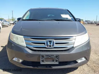 2013 Honda Odyssey Touring with VIN 5FNRL5H98DB085627, listed as a IAAI auction lot 41742702 with 117,899 mi miles. Bid and sale history available at carsss.com. Image 12.
