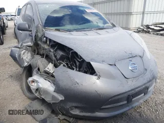 2017 Nissan LEAF S with VIN 1N4BZ0CP7HC305471, listed as a Copart auction lot 48620625 with 77,136 mi miles and Salvage title. Bid and sale history available at DreamBid. Image 5.