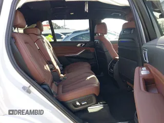 2024 BMW X7 xDrive40i z VIN 5UX23EM08R9U61655, wystawiony jako IAAI lot #41657934 z przebiegiem 12 810 mil mil oraz . Historia ofert i sprzedaży dostępna na DreamBid. Obrazek 8.