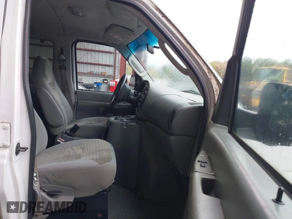 2003 Ford Econoline Passenger XL z VIN 1FBSS31L83HA89114, wystawiony jako IAAI lot #40404997 z przebiegiem 171 539 mil mil oraz . Historia ofert i sprzedaży dostępna na DreamBid. Obrazek 5.