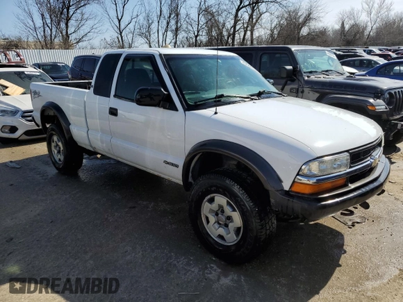 2002 Chevrolet S-10 LS with VIN 1GCCT19W828154137, listed as a Copart auction lot 43566524 with 0 mi miles and Salvage Title. Bid and sale history available at carsss.com. Image 4.