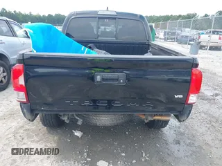 2016 Toyota Tacoma SR5 z VIN 5TFAZ5CN6GX012718, wystawiony jako IAAI lot #42408153 z przebiegiem 136 571 mil mil oraz . Historia ofert i sprzedaży dostępna na DreamBid. Obrazek 16.