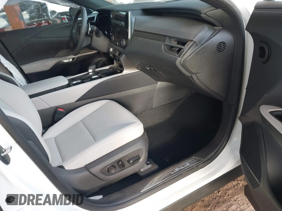 2025 Lexus RX 350 with VIN 2T2BAMCA7SC093752, listed as a IAAI auction lot 41558105 with 470 mi miles and . Bid and sale history available at DreamBid. Image 5.