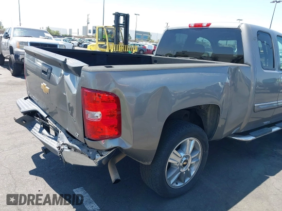 2013 Chevrolet Silverado 1500 LT with VIN 1GCRCSE07DZ139028, listed as a IAAI auction lot 42153434 with 89,181 mi miles and . Bid and sale history available at DreamBid. Image 4.
