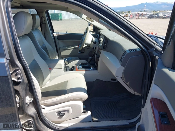 2006 Jeep Grand Cherokee Limited with VIN 1J8HR58226C180268, listed as a IAAI auction lot 42065135 with 232,207 mi miles. Bid and sale history available at carsss.com. Image 5.