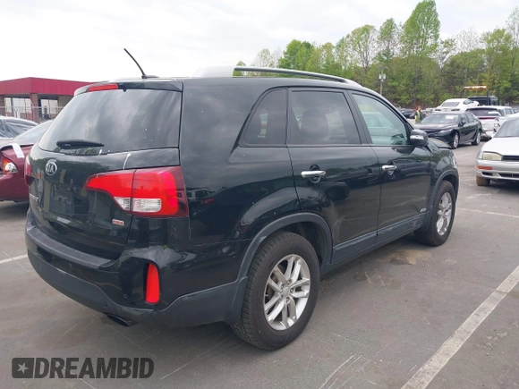 2015 Kia Sorento LX with VIN 5XYKTDA63FG570085, listed as a IAAI auction lot 42031786 with 181,652 mi miles and . Bid and sale history available at DreamBid. Image 4.