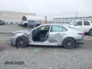 2023 Toyota Camry SE z VIN 4T1G11AK4PU724404, wystawiony jako IAAI lot #41925212 z przebiegiem 53 225 mil mil oraz . Historia ofert i sprzedaży dostępna na DreamBid. Obrazek 15.