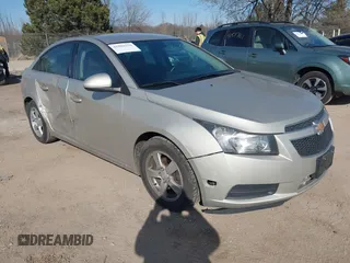 2014 Chevrolet Cruze 1LT z VIN 1G1PC5SB5E7469500, wystawiony jako IAAI lot #41804150 z przebiegiem 100 091 mil mil oraz . Historia ofert i sprzedaży dostępna na DreamBid. Obrazek 1.