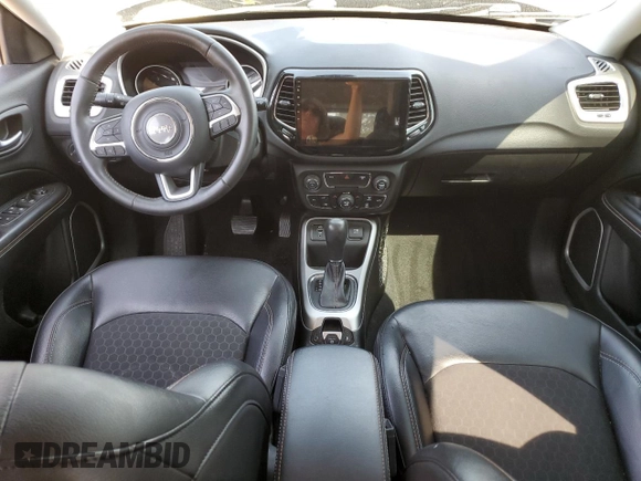 2018 Jeep Compass Latitude with VIN 3C4NJCBBXJT339470, listed as a Copart auction lot 61000055 with 75,563 mi miles and Salvage title. Bid and sale history available at DreamBid. Image 8.