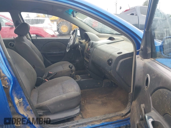 2007 Chevrolet Aveo LS z VIN KL1TD66607B777199, wystawiony jako IAAI lot #42232845 z przebiegiem 255 666 mil mil oraz . Historia ofert i sprzedaży dostępna na DreamBid. Obrazek 5.