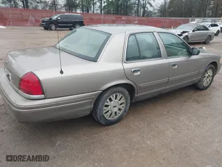2005 Ford Crown Victoria LX with VIN 2FAFP74W05X174758, listed as a IAAI auction lot 41553606 with 192,103 mi miles. Bid and sale history available at carsss.com. Image 4.