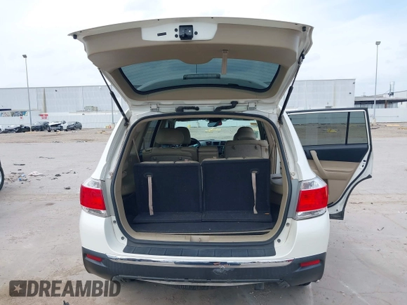 2013 Toyota Highlander with VIN 5TDZA3EH4DS041481, listed as a IAAI auction lot 42056940 with 113,427 mi miles and . Bid and sale history available at DreamBid. Image 17.