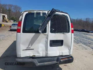 2008 Chevrolet Express Cargo Van with VIN 1GCGG25C381208002, listed as a IAAI auction lot 42067122 with 165,007 mi miles. Bid and sale history available at carsss.com. Image 6.