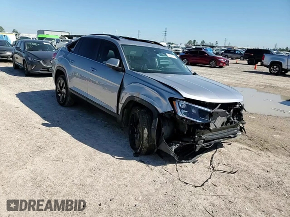 2024 Volkswagen Atlas SE z VIN 1V2JR2CA4RC552640, wystawiony jako Copart lot #48575215 z przebiegiem 9 365 mil mil oraz Nie do naprawy • Non repairable. Historia ofert i sprzedaży dostępna na DreamBid. Obrazek 12.