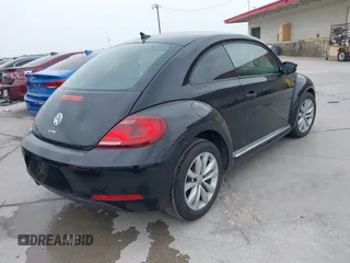2017 Volkswagen Beetle Fleet z VIN 3VWF17AT4HM626410, wystawiony jako IAAI lot #42275270 z przebiegiem 39 516 mil mil oraz . Historia ofert i sprzedaży dostępna na DreamBid. Obrazek 4.