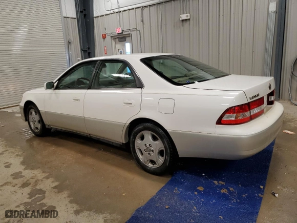 2001 Lexus ES 300 with VIN JT8BF28G710320436, listed as a Copart auction lot 46912265 with 207,842 mi miles and Clean Title. Bid and sale history available at carsss.com. Image 2.