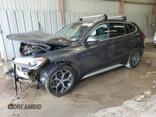 2018 BMW X1 xDrive28i z VIN WBXHT3C31J5L28049, wystawiony jako Copart lot #57496465 z przebiegiem 117 591 mil mil oraz Czysty tytuł • Clean title. Historia ofert i sprzedaży dostępna na DreamBid. Obrazek 1.