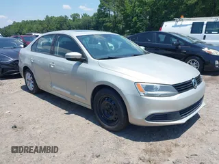 2011 Volkswagen Jetta SE with VIN 3VWBX7AJ8BM309426, listed as a IAAI auction lot 42531271 with 261,326 mi miles and . Bid and sale history available at DreamBid. Image 1.